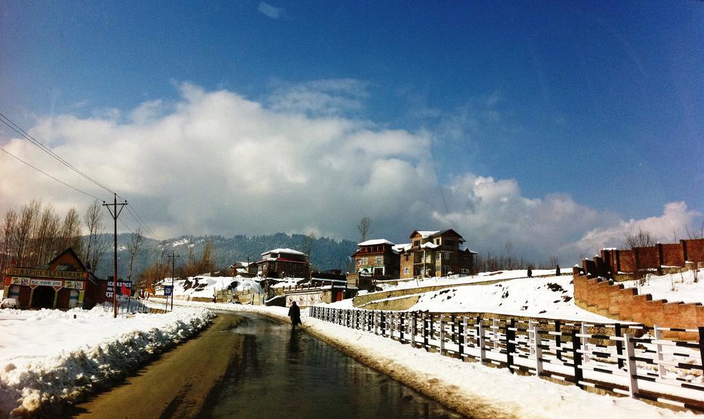 Hotel Sadaf Srinagar  Exterior photo